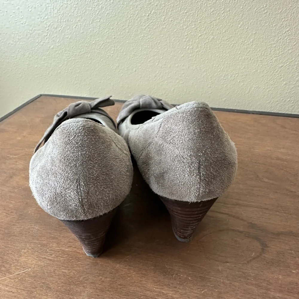 Nicole Gray Suede Wedges with Bow Detail – Size 6.5